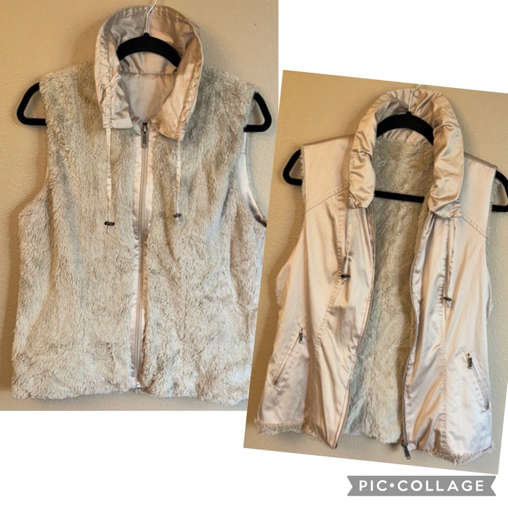 Reversible Cozy Fuzzy Faux Fur Teddy Bear Zip Front Vest Size MEDIUM Beige Tan